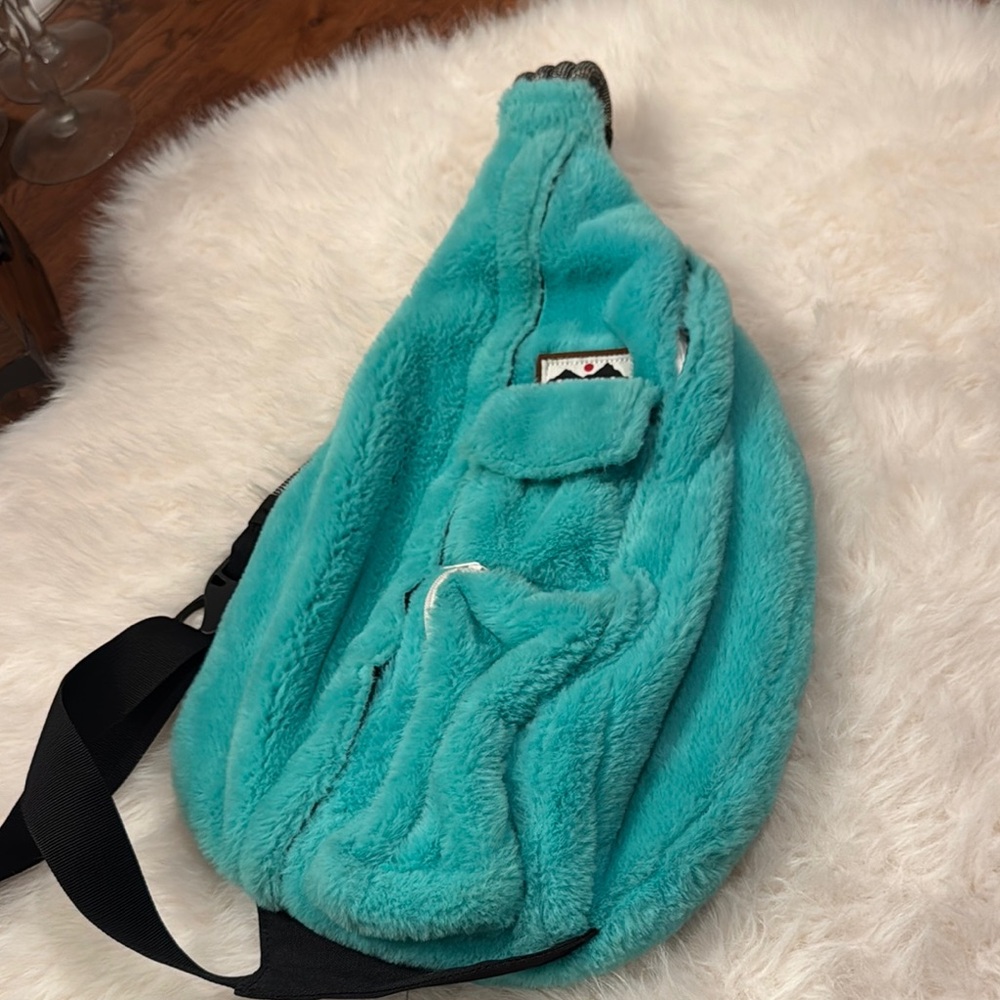 Kavu Blue/Green/Teal Crossbody Bag Cozy Accessories pre-owned. - Picture 2 of 8